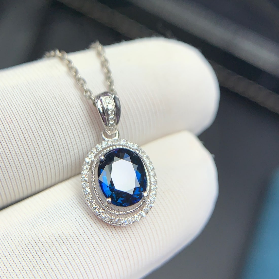 14k Gold 1.21 Ct Natural Sapphire & Diamond Pendant( Without Chain ): Ref:231128154 // gold content:14k gold // main gemstone:sapphire // shape:oval // carat weight:1. 21ct // color:blue // treatment:natural // // adjacent gemstone 2 : diamond // shape:round //