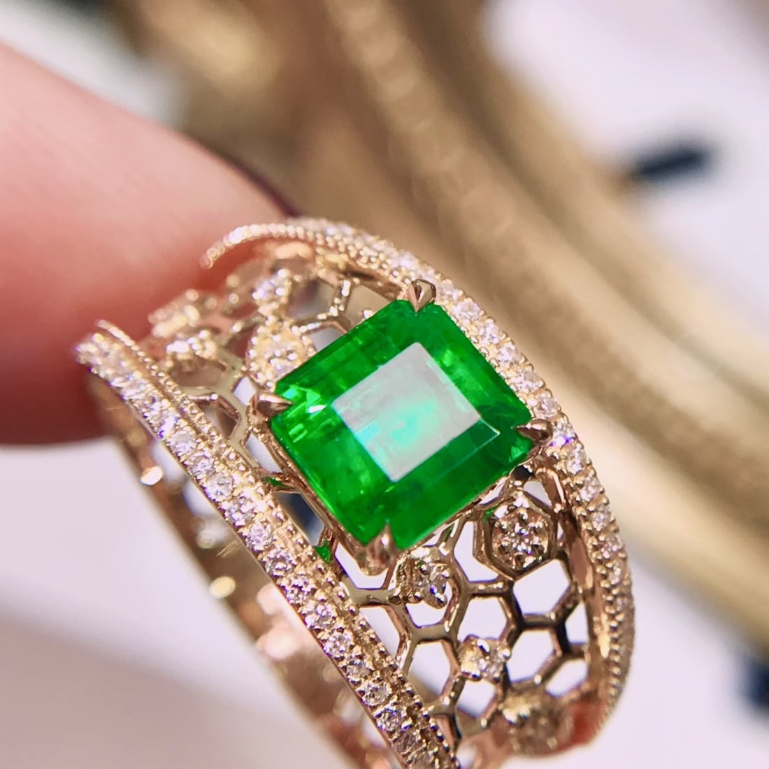 14k Gold 1.52 Ctw Vivid Green Natural Emerald & Diamond Ring - 4