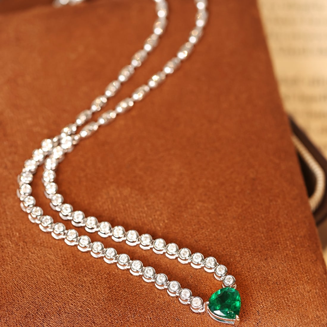 14k Gold 1.6 Ctw Natural Emerald & Diamond Necklace - 3