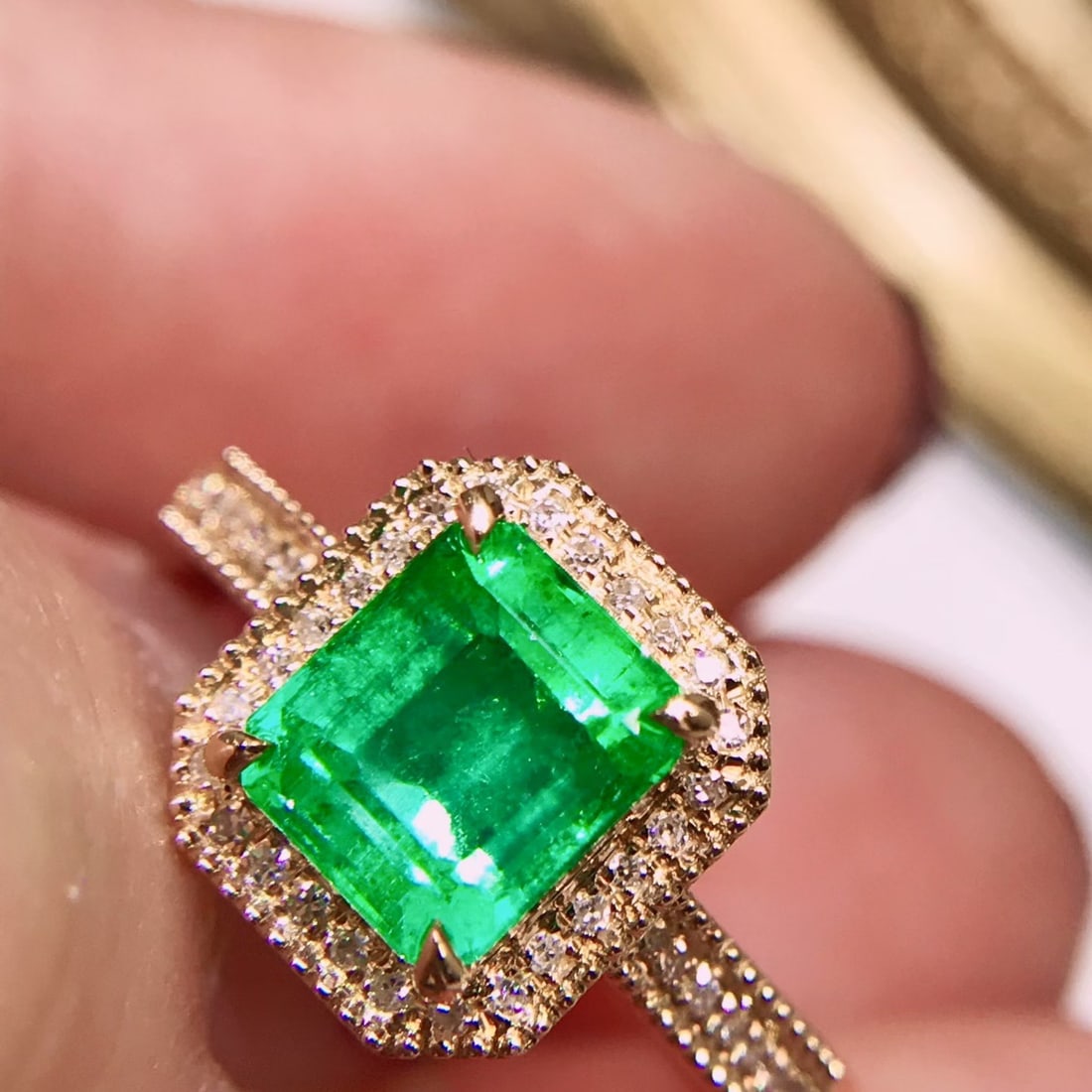 14k Gold 1.3 Ct Vivid Green Natural Emerald & Diamond Ring: Ref:231128175 // gold content:14k gold // ring size:7. 25us // // main gemstone:emerald // shape:octagonal // carat weight:1. 3ct // color:vivid green // treatment:natural // // adjacent gemstone