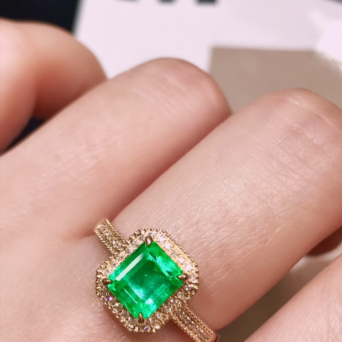 14k Gold 1.3 Ct Vivid Green Natural Emerald & Diamond Ring - 4