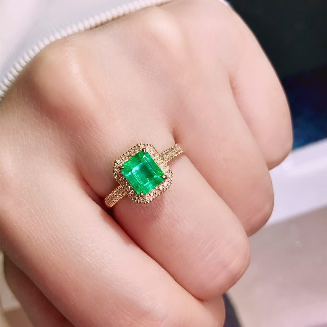 14k Gold 1.3 Ct Vivid Green Natural Emerald & Diamond Ring - 5
