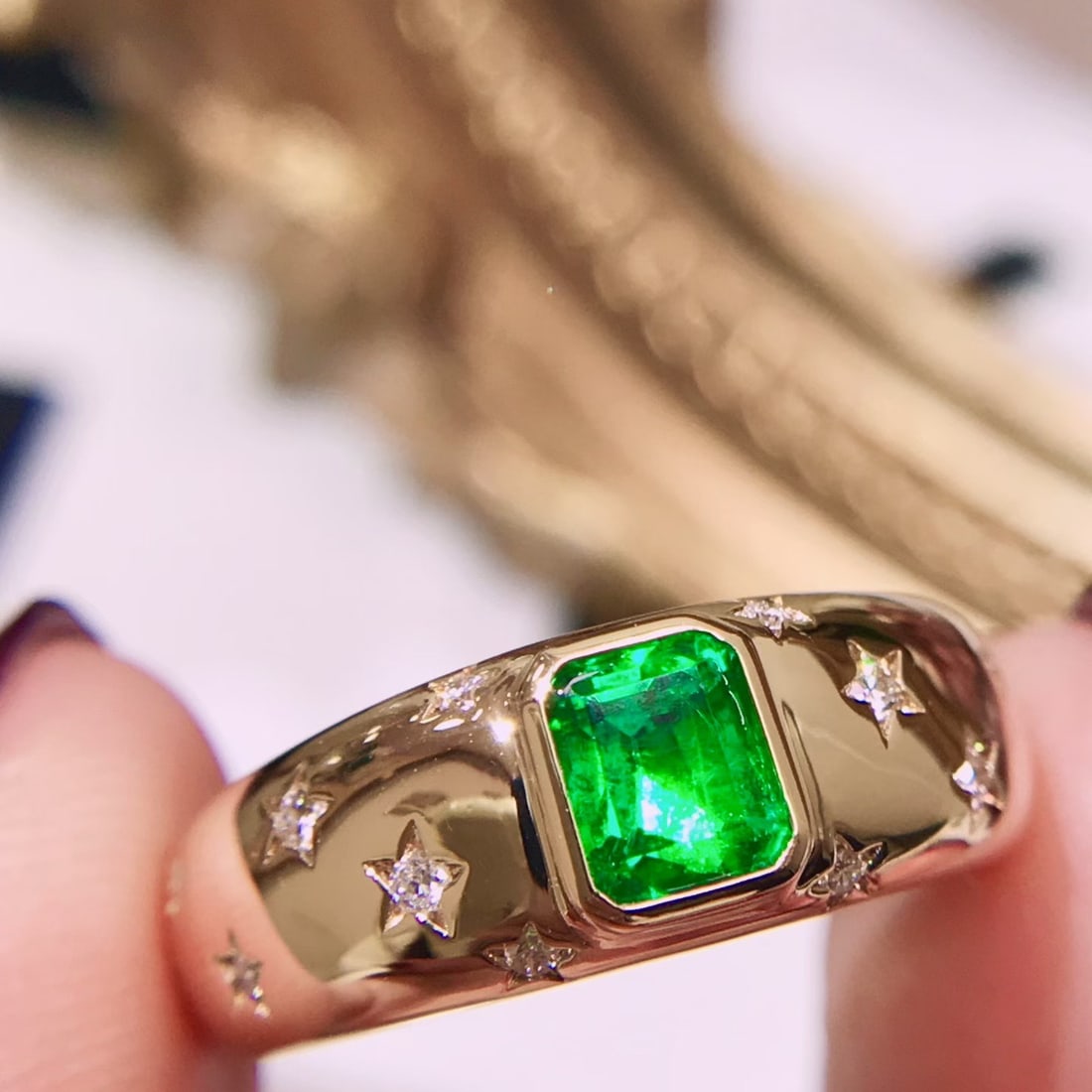 14k Gold 0.78 Ctw Vivid Green Natural Emerald & Diamond Ring: Ref:231128186 // gold content:14k gold // ring size:7. 25us // // main gemstone:emerald // shape:octagonal // carat weight:0. 6ct // color:vivid green // treatment:natural // // adjacent gemstone 2 :