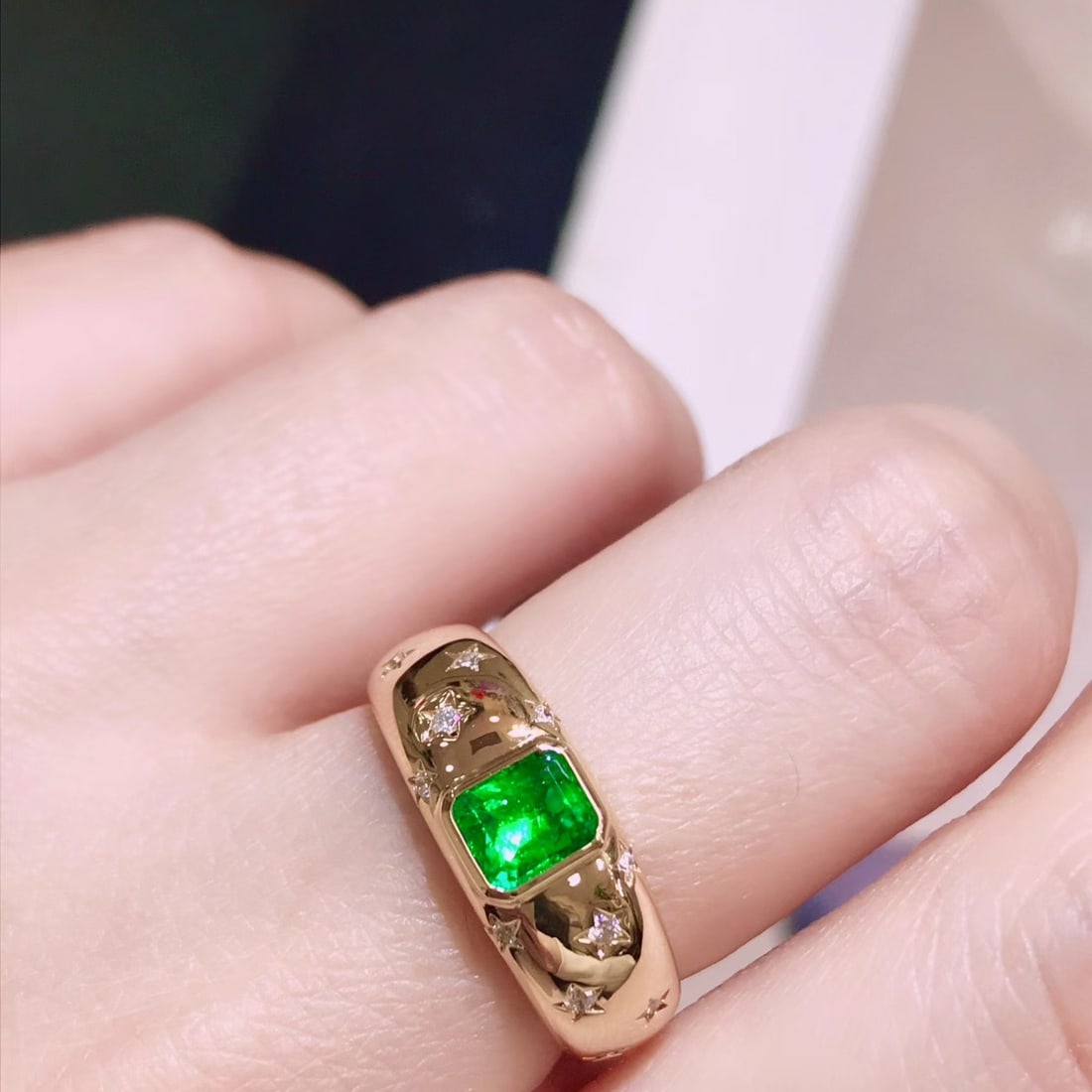 14k Gold 0.78 Ctw Vivid Green Natural Emerald & Diamond Ring - 5