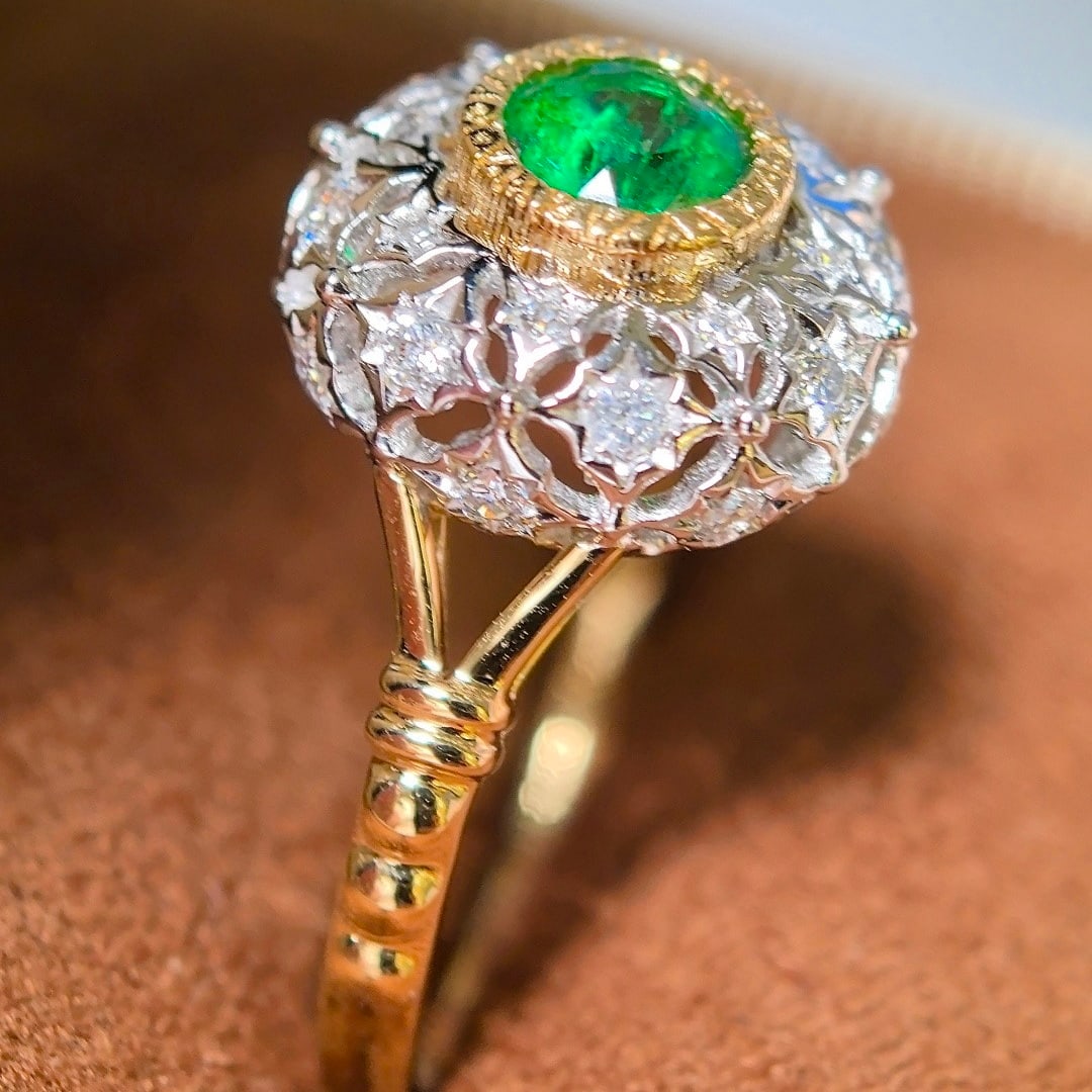 14k Gold 0.66 Ctw Vivid Green Natural Emerald & Diamond Ring - 2