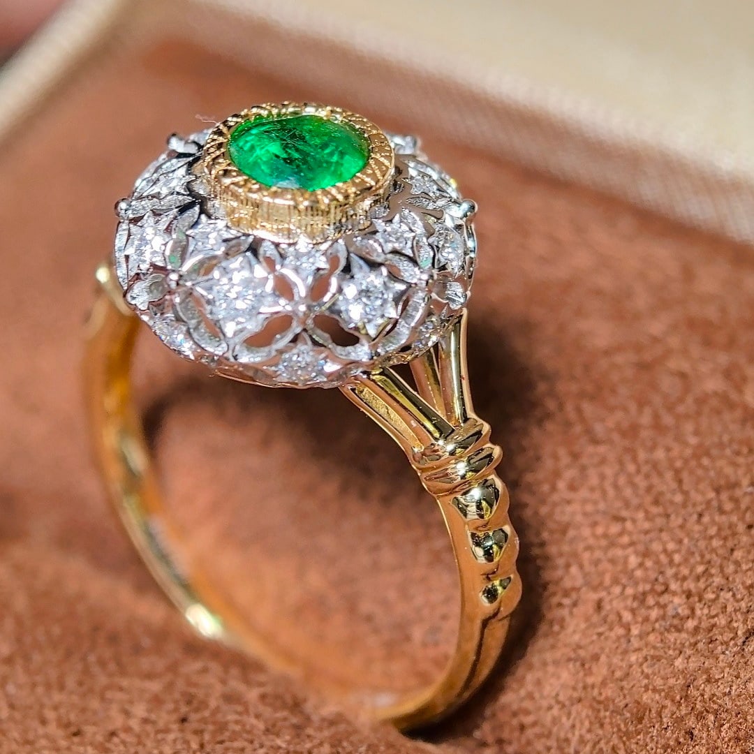 14k Gold 0.66 Ctw Vivid Green Natural Emerald & Diamond Ring - 6
