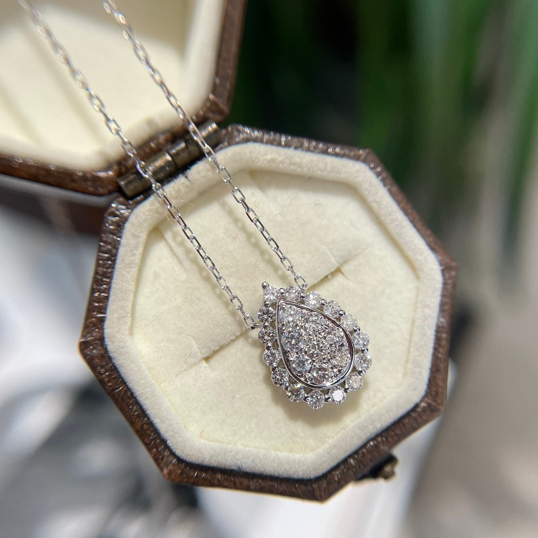 14k Gold 0.45 Ct Natural H Diamond Necklace: Ref:231128195 // gold content:14k gold // main gemstone:diamond // shape:round // carat weight:0. 45ct // clarity grade:vs-si // color:h // treatment:natural // cut grade:g // High Estimate: 3300Low