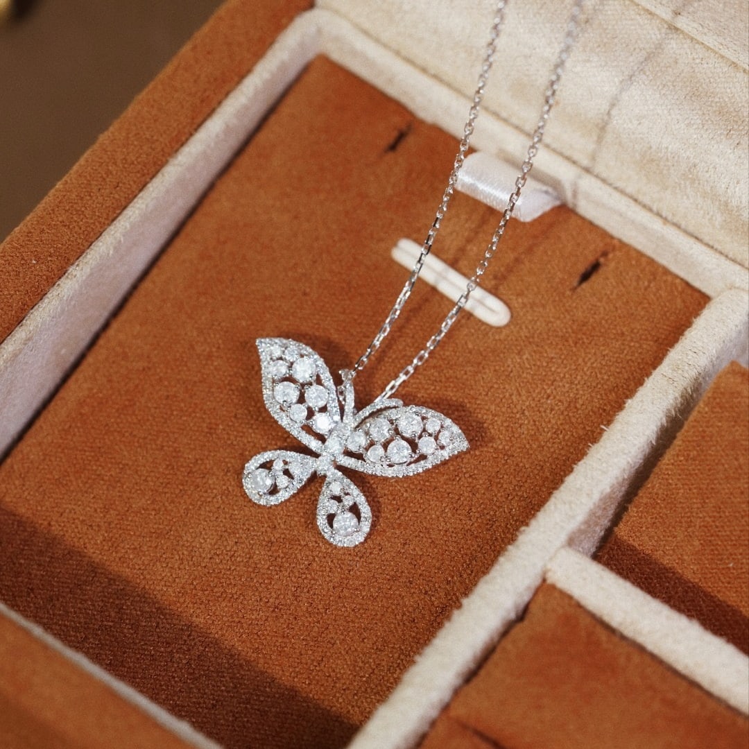 14k Gold 0.88 Ct Natural H Diamond & Butterfly Necklace: Ref:231128196 // gold content:14k gold // main gemstone:diamond // shape:round // carat weight:0. 88ct // clarity grade:vs-si // color:h // treatment:natural // cut grade:g // Low Estimate:
