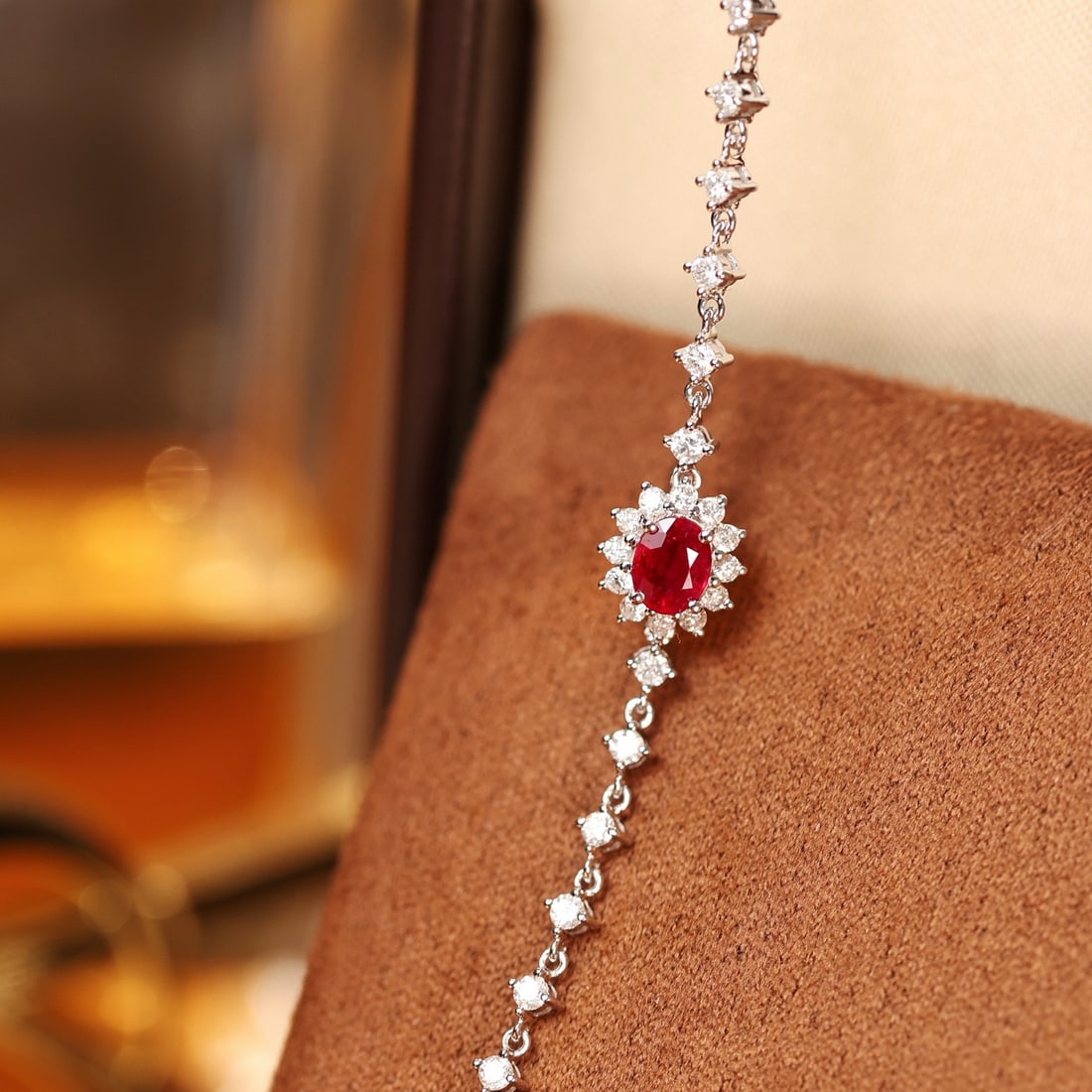 14k Gold 0.78 Ctw Vivid Red Natural Ruby & Diamond Bracelet: Ref:231128203 // gold content:14k gold // main gemstone:ruby // shape:oval // carat weight:0. 3ct // color:vivid red // treatment:natural // // adjacent gemstone 2 : diamond // shape:round // carat