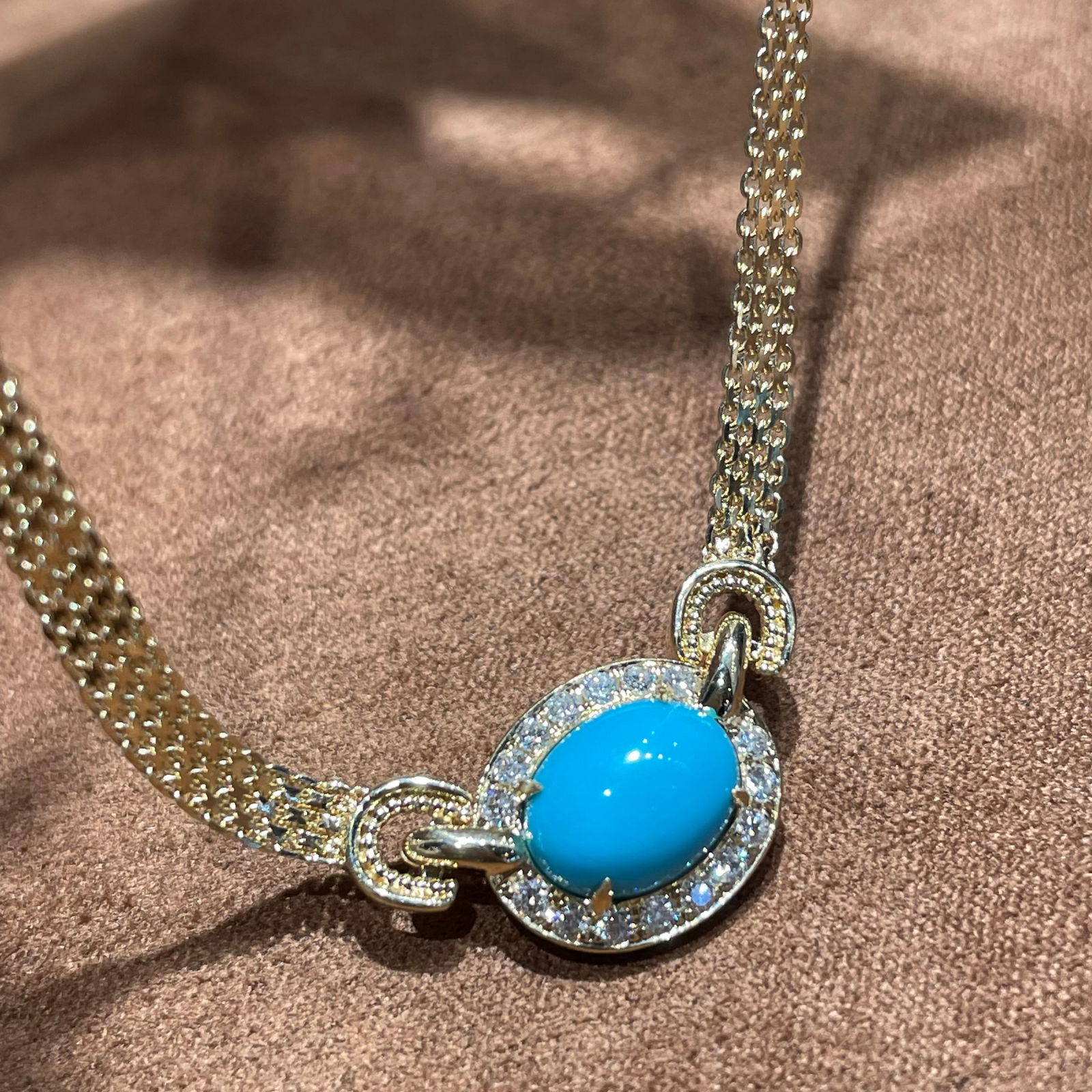 14k Gold 1.97 Ct Natural Blue Turquoise & Diamond Necklace: Ref:231128205 // gold content:14k gold // main gemstone:blue turquoise // shape:oval // carat weight:1. 97ct // color:blue // treatment:natural // // adjacent gemstone 2 : diamond // shape:round //