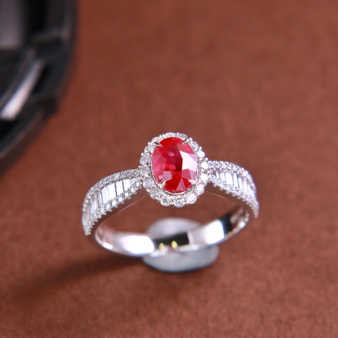 14k Gold 1.72 Ctw Natural Ruby & Diamond Ring: Ref:231128209 // gold content:14k gold // ring size:7. 25us // // main gemstone:ruby // shape:oval // carat weight:1. 02ct // color:red // treatment:natural // // adjacent gemstone 2 : diamond //