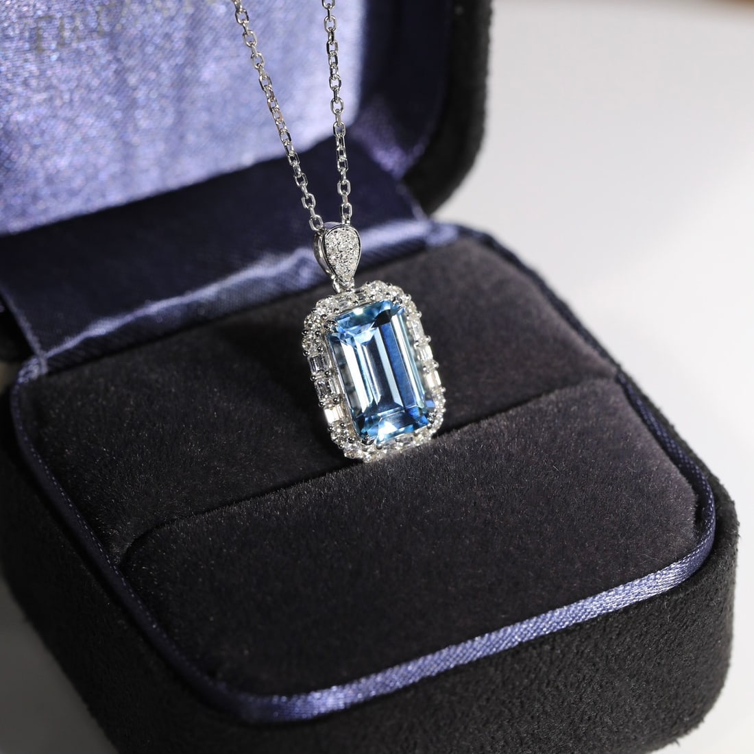 14k Gold 2.33 Ct Natural Aquamarine & Diamond Pendant( Without Chain ) - 4