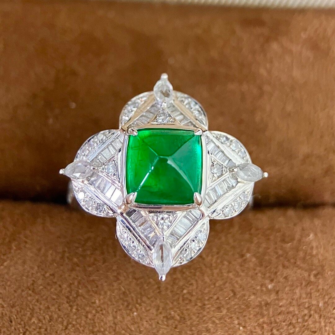 14k Gold 2.53 Ctw Vivid Green Natural Emerald & Diamond Ring: Ref:231128245 // gold content:14k gold // ring size:7. 25us // // main gemstone:emerald // shape:sugar-loaf // carat weight:1. 88ct // color:vivid green // treatment:natural // // adjacent