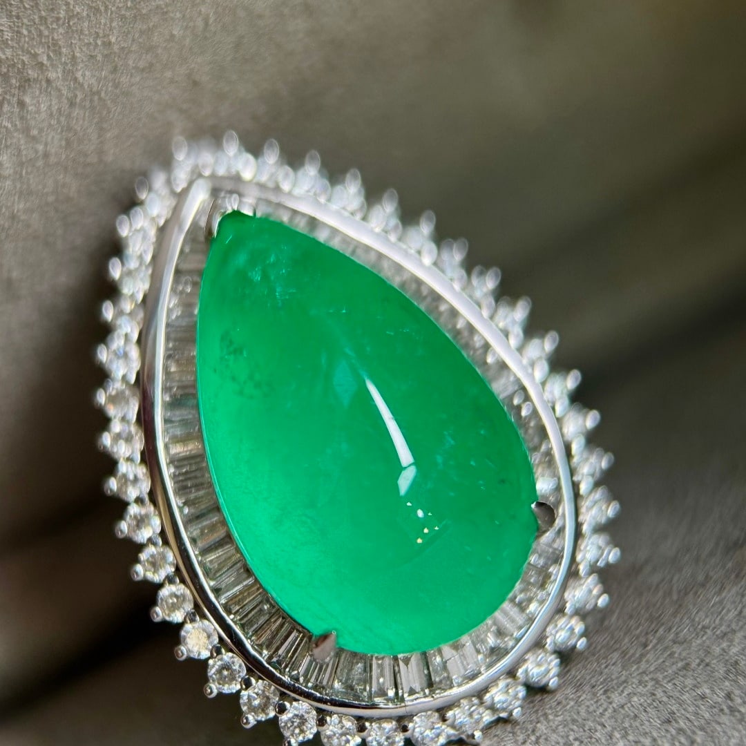 14k Gold 17.05 Ctw Natural Emerald & Diamond Ring/pendant( Without Chain ): Ref:231128254 // gold content:14k gold // ring size:7. 25us // // main gemstone:emerald // shape:pear // carat weight:14. 70ct // color:green // treatment:natural // // adjacent gemstone 2 :