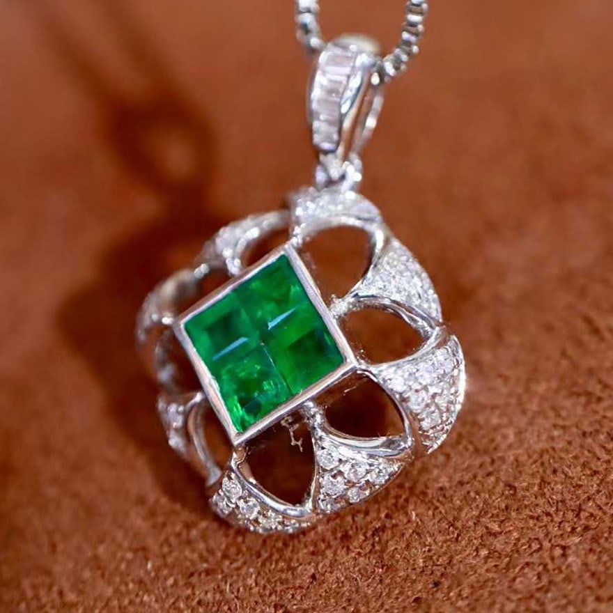 14k Gold 0.92 Ctw Vivid Green Natural Emerald & Diamond Pendant( Without Chain ) - 4