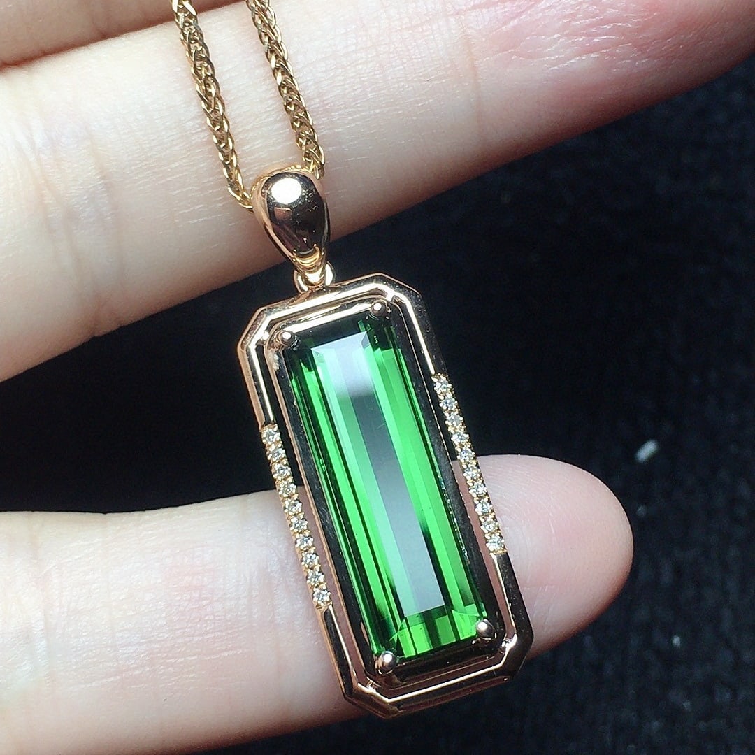 14k Gold 5.02 Ct Natural Tourmaline & Diamond Pendant( Without Chain ): Ref:231128275 // gold content:14k gold // main gemstone:tourmaline // shape:octagonal // carat weight:5. 02ct // color:green // treatment:natural // // adjacent gemstone 2 : diamond // number of stone