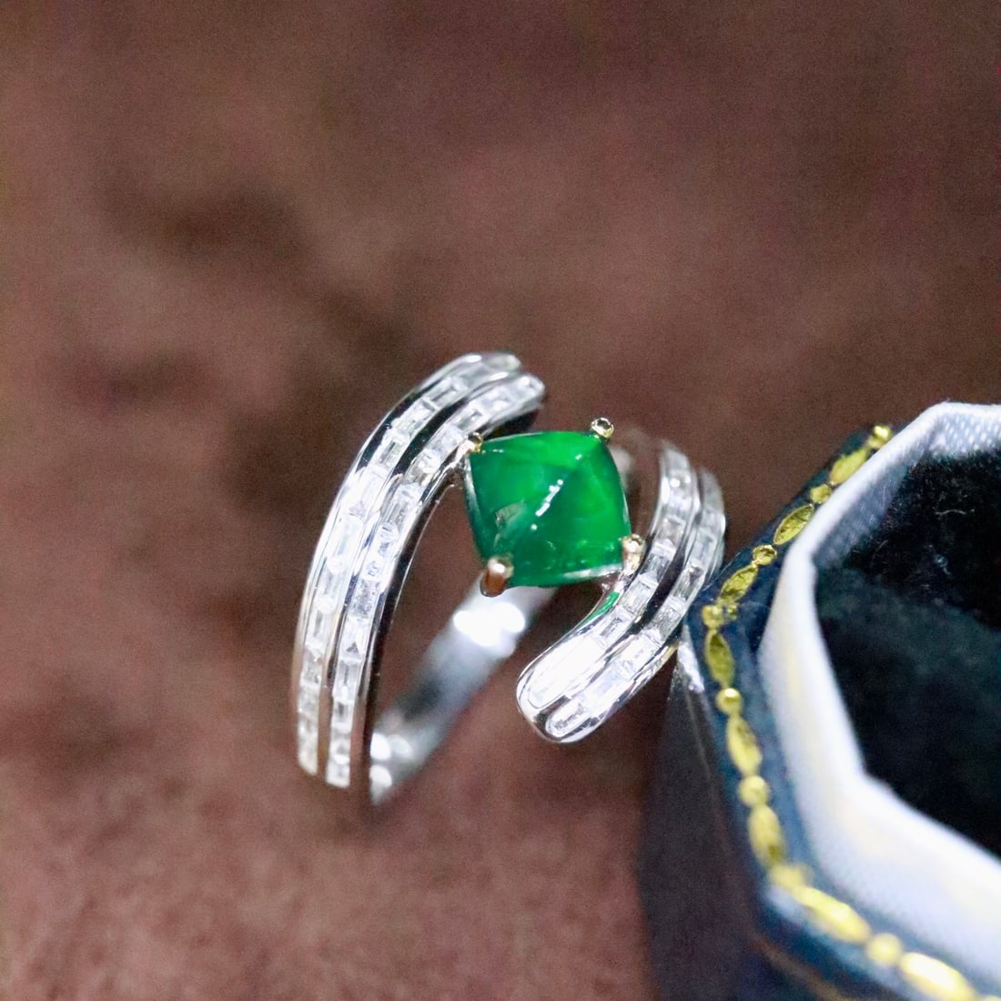 14k Gold 1.41 Ctw Vivid Green Natural Emerald & Diamond Ring - 3