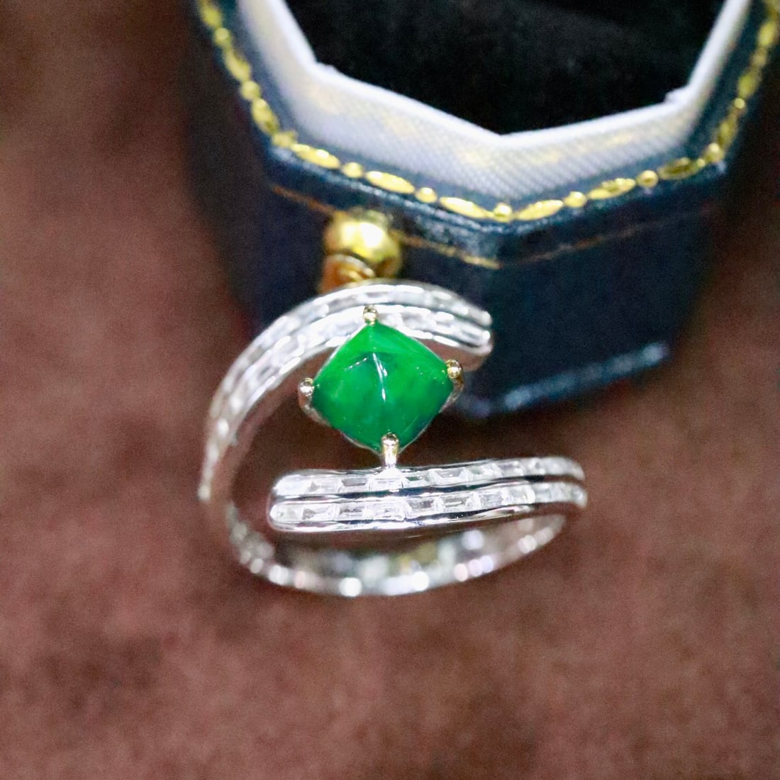 14k Gold 1.41 Ctw Vivid Green Natural Emerald & Diamond Ring - 4