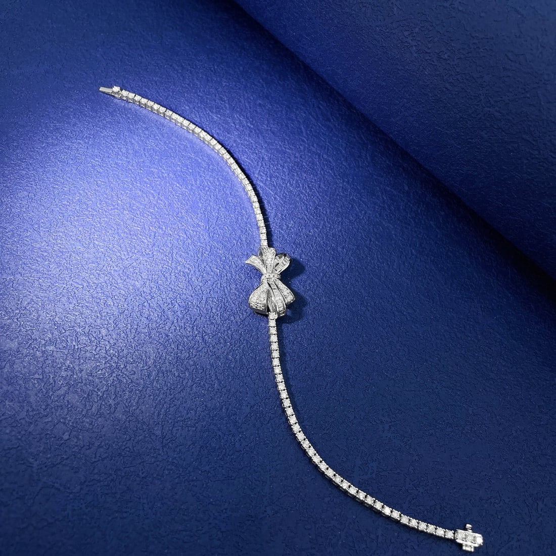 14k Gold 1.62 Ctw Natural H Diamond Bracelet: Ref:231128283 // gold content:14k gold // main gemstone:diamond // shape:baguette // carat weight:0. 13ct // clarity grade:vs-si // color:h // treatment:natural // // adjacent gemstone 2 : diamond //