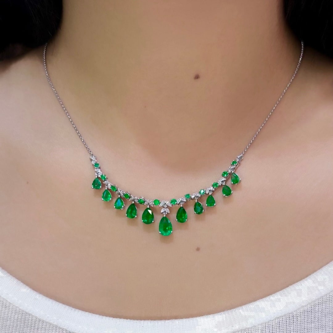 14k Gold 5.15 Ctw Vivid Green Natural Emerald & Diamond Necklace - 4