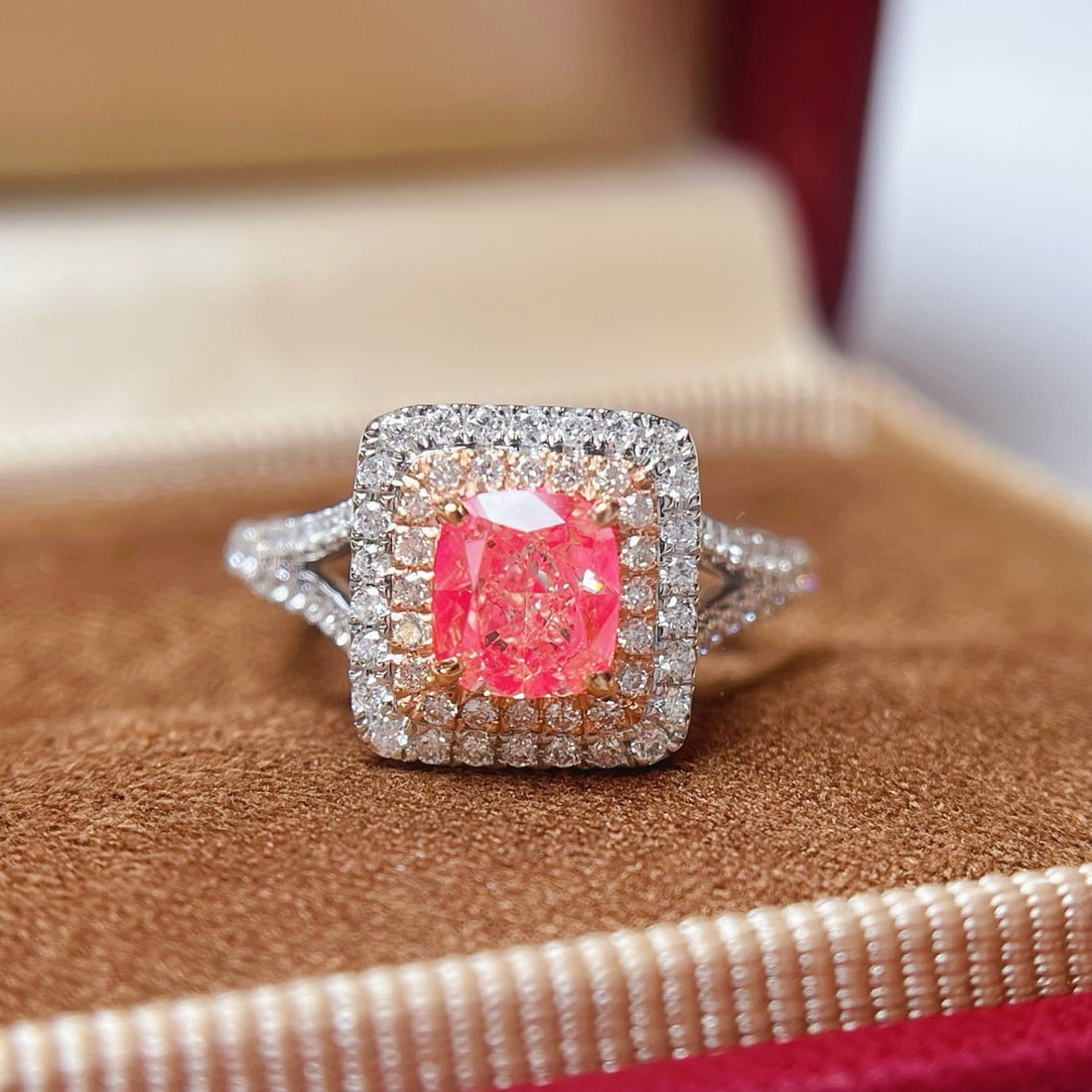14k Gold 1.47 Ctw Natural Pink Diamond & Diamond Ring: Ref:231128294 // gold content:14k gold // ring size:7. 25us // // main gemstone:pink diamond // shape:cushion // carat weight:1. 01ct // color:pink // treatment:natural // // adjacent gemstone 2 :