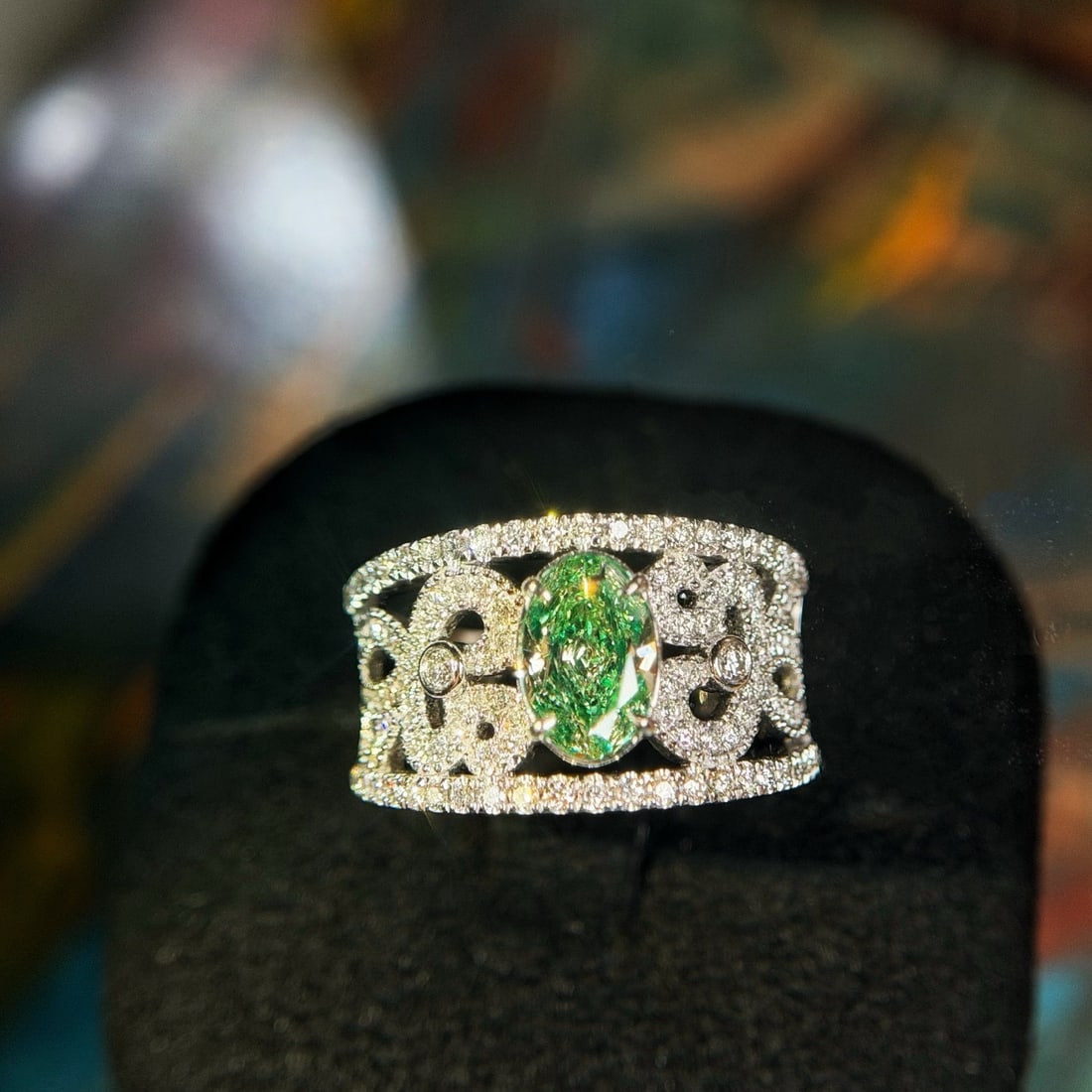 14k Gold 1.42 Ctw Natural Green Diamond & Diamond Ring: Ref:231128295 // gold content:14k gold // ring size:7. 25us // // main gemstone:green diamond // shape:oval // carat weight:0. 93ct // color:green // treatment:natural // // adjacent gemstone 2 : diam
