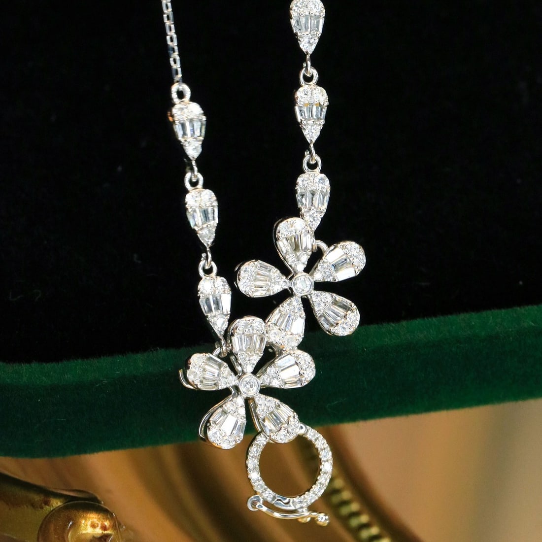 14k Gold 0.6 Ct Natural H Diamond Necklace: Ref:231128297 // gold content:14k gold // main gemstone:diamond // shape:multiple // carat weight:0. 6ct // clarity grade:vs-si // color:h // treatment:natural // Low Estimate: 3300 Condition: New Hi