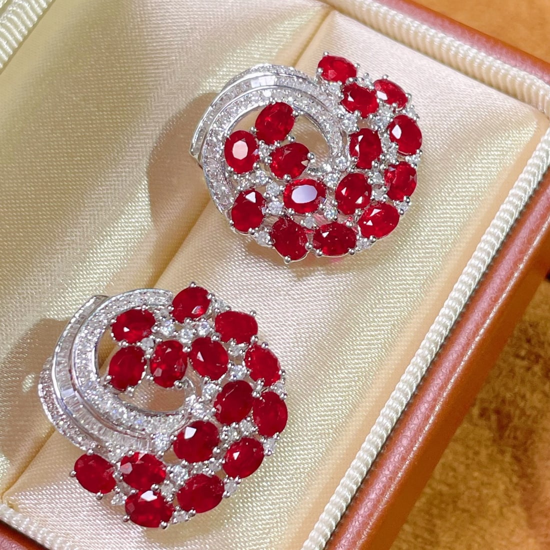 14k Gold 6.5 Ct Natural Ruby & Diamond Earrings: Ref:231128303 // gold content:14k gold // main gemstone:ruby // shape:oval // carat weight:6. 5ct // color:pigeonblood red // treatment:natural // // adjacent gemstone 2 : diamond // shape:multiple