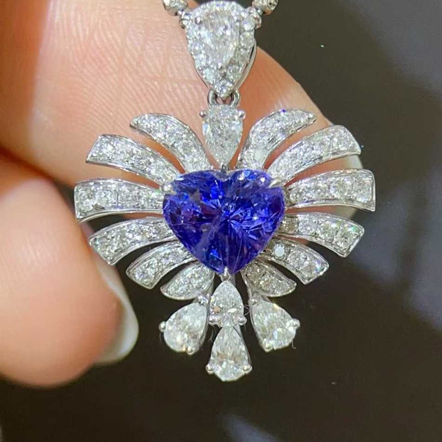 14k Gold 3.04 Ctw Natural Sapphire & Diamond Pendant( Without Chain ): Ref:231128312 // gold content:14k gold // main gemstone:sapphire // shape:heart // carat weight:2. 20ct // color:blue // treatment:natural // // adjacent gemstone 2 : diamond // shape:multiple // cara
