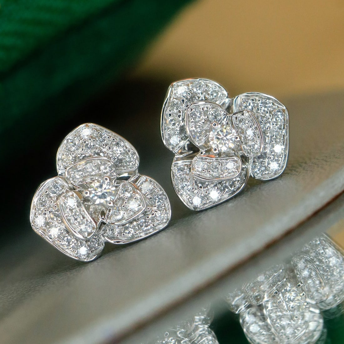 14k Gold 0.48 Ct Natural H Diamond & Flowers Earrings - 3