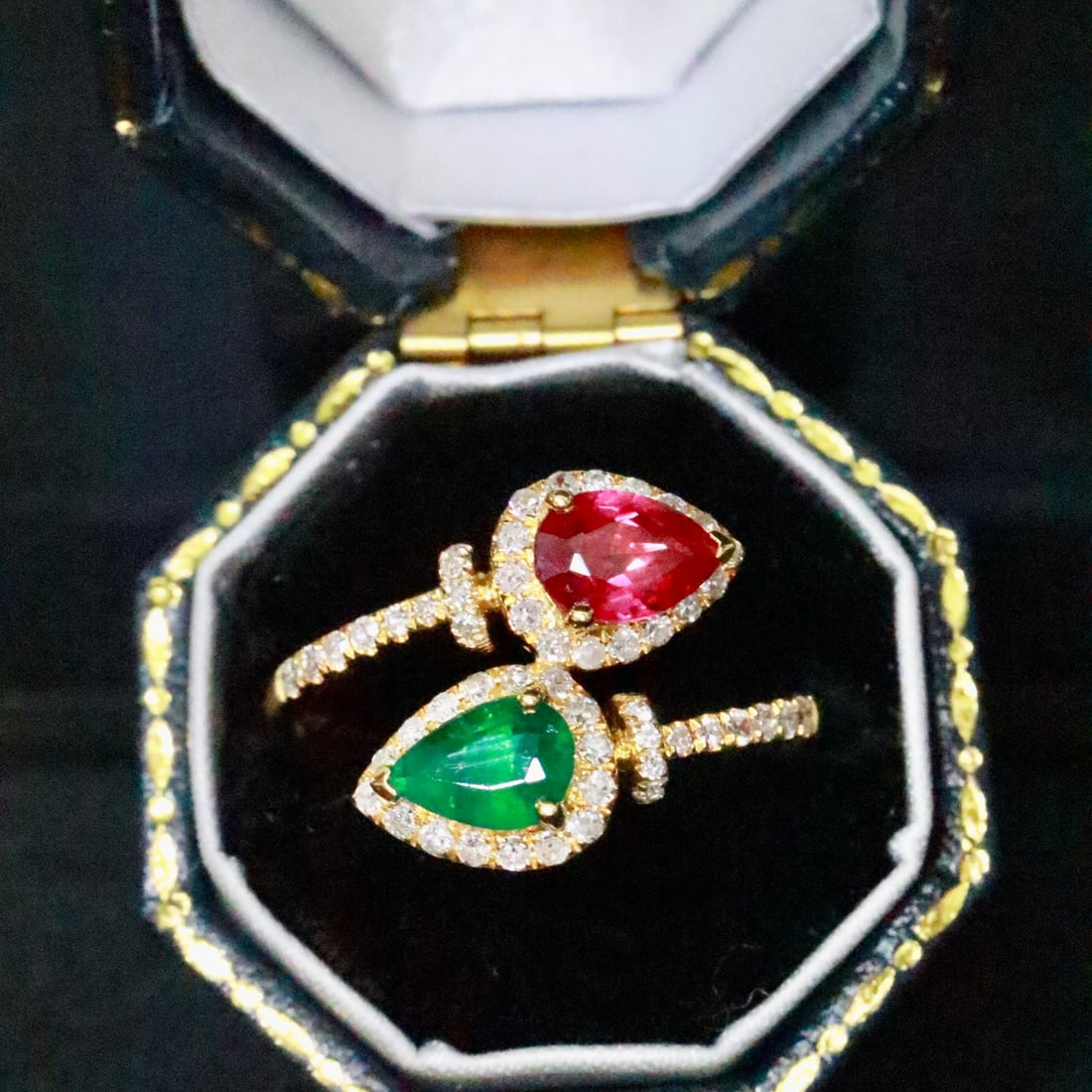 14k Gold 1.03 Ctw Natural Ruby & Emerald & Toi Et Moi Ring: Ref:231128332 // gold content:14k gold // ring size:7. 25us // // main gemstone:ruby // shape:pear // carat weight:0. 58ct // color:red // treatment:natural // // adjacent gemstone 2 : emerald //