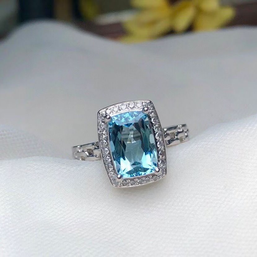 14k Gold 2.01 Ct Natural Aquamarine & Diamond Ring: Ref:231128350 // gold content:14k gold // ring size:7. 25us // // main gemstone:aquamarine // shape:cushion // carat weight:2. 01ct // color:blue // treatment:natural // // adjacent gemstone 2 : diamo
