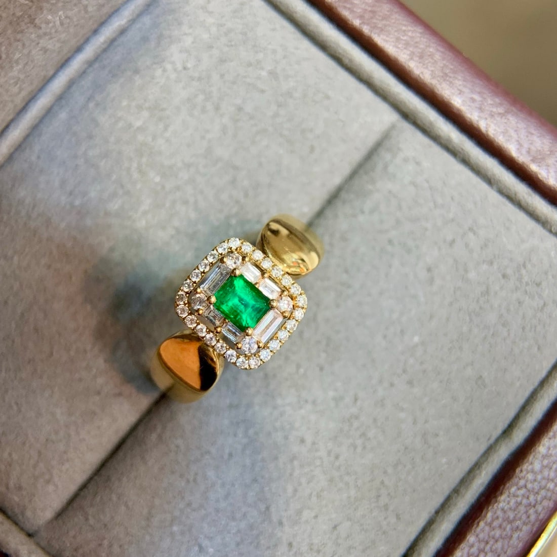 14k Gold 0.51 Ctw Vivid Green Natural Emerald & Diamond Ring - 5