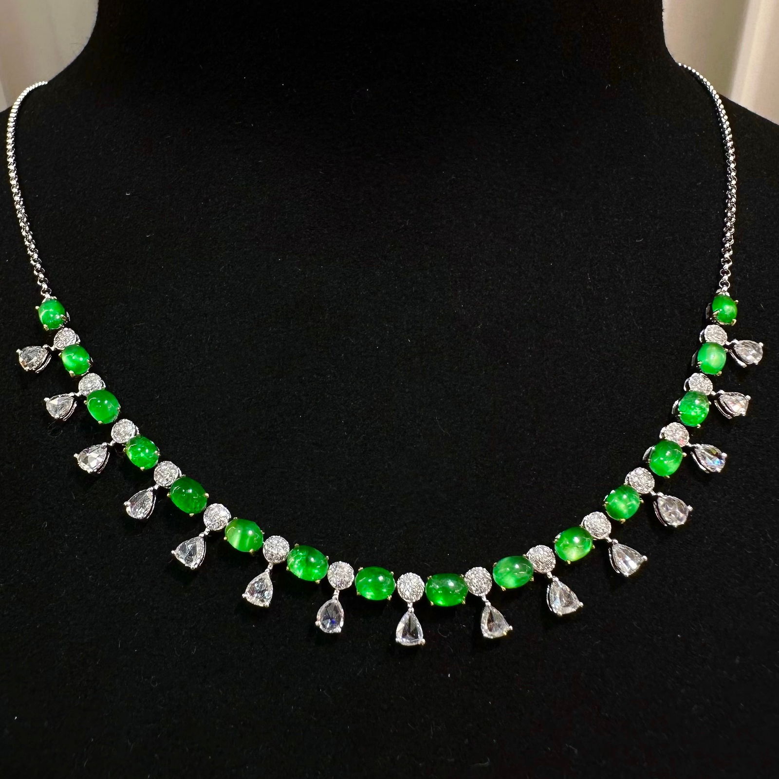 14k Gold 3 Ct Vivid Green Natural Emerald & Diamond Necklace - 3