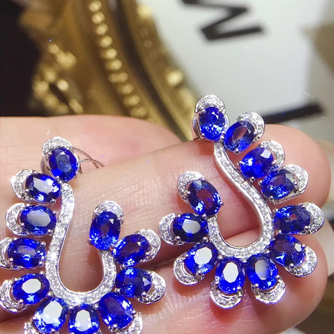 14k Gold 7.54 Ctw Natural Sapphire & Diamond Earrings: Ref:231128372 // gold content:14k gold // main gemstone:sapphire // shape:oval // carat weight:7. 1ct // color:blue // treatment:natural // // adjacent gemstone 2 : diamond // shape:round // carat