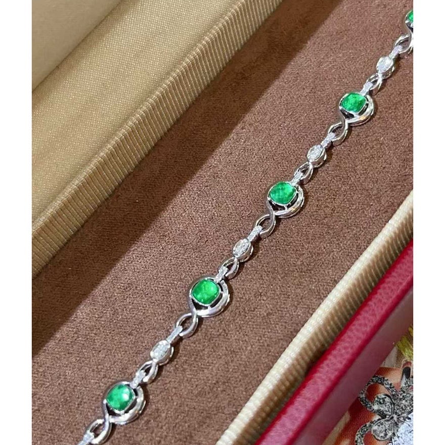 14k Gold 1.32 Ctw Vivid Green Natural Emerald & Diamond Bracelet: Ref:231128374 // gold content:14k gold // main gemstone:emerald // shape:sugar-loaf // carat weight:1. 1ct // color:vivid green // treatment:natural // // adjacent gemstone 2 : diamond // shape:round