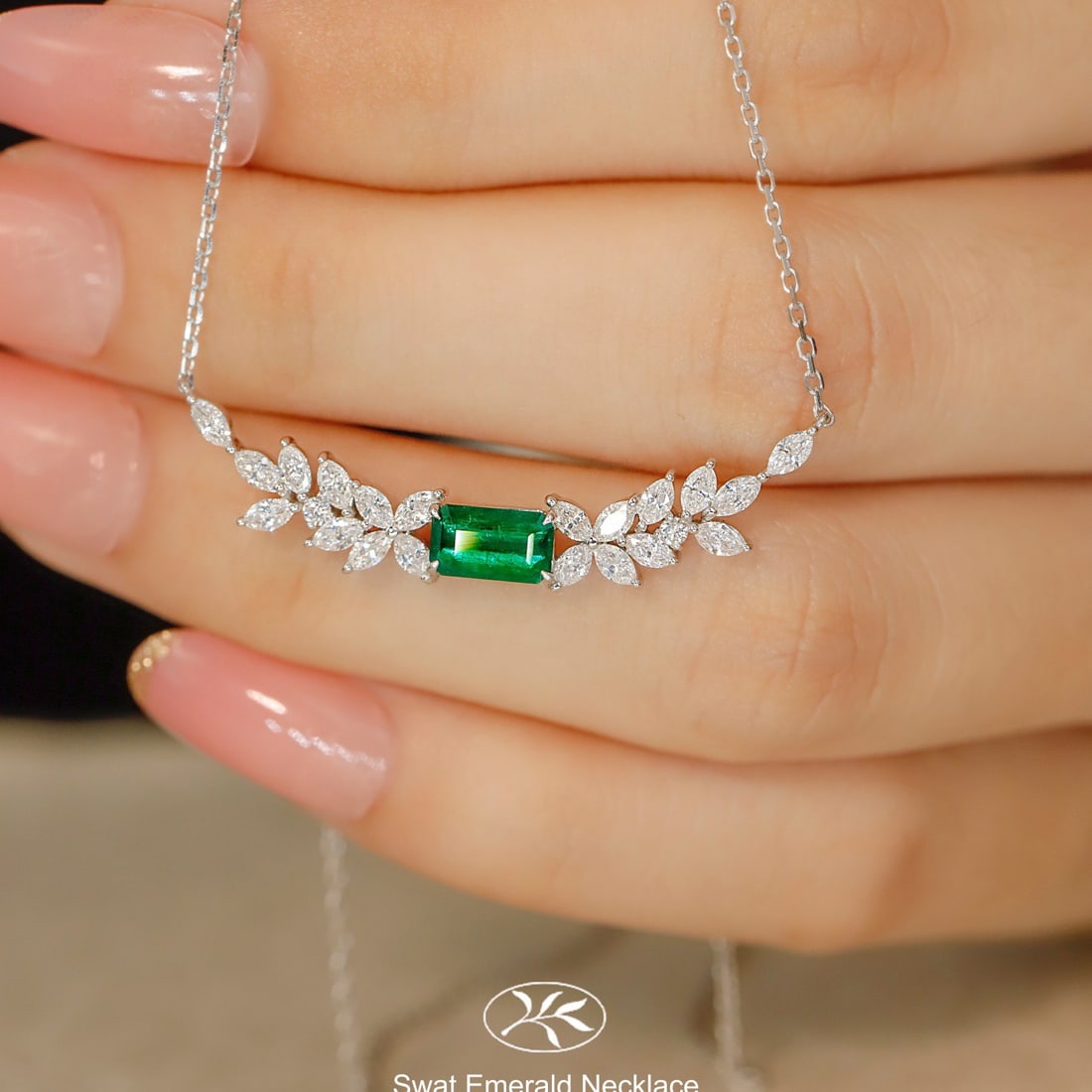 14k Gold 1.36 Ctw Vivid Green Natural Emerald & Diamond Necklace - 2