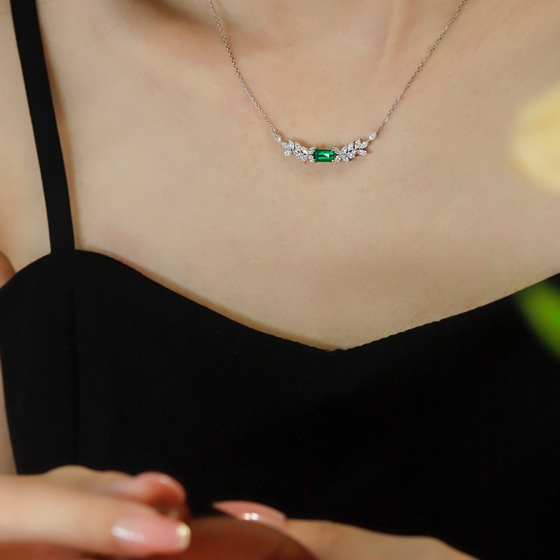 14k Gold 1.36 Ctw Vivid Green Natural Emerald & Diamond Necklace - 3