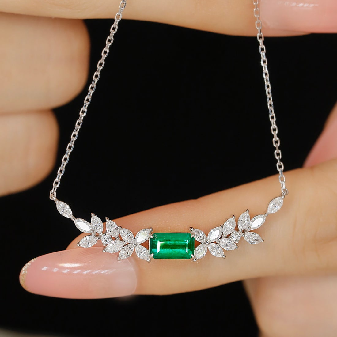 14k Gold 1.36 Ctw Vivid Green Natural Emerald & Diamond Necklace - 5