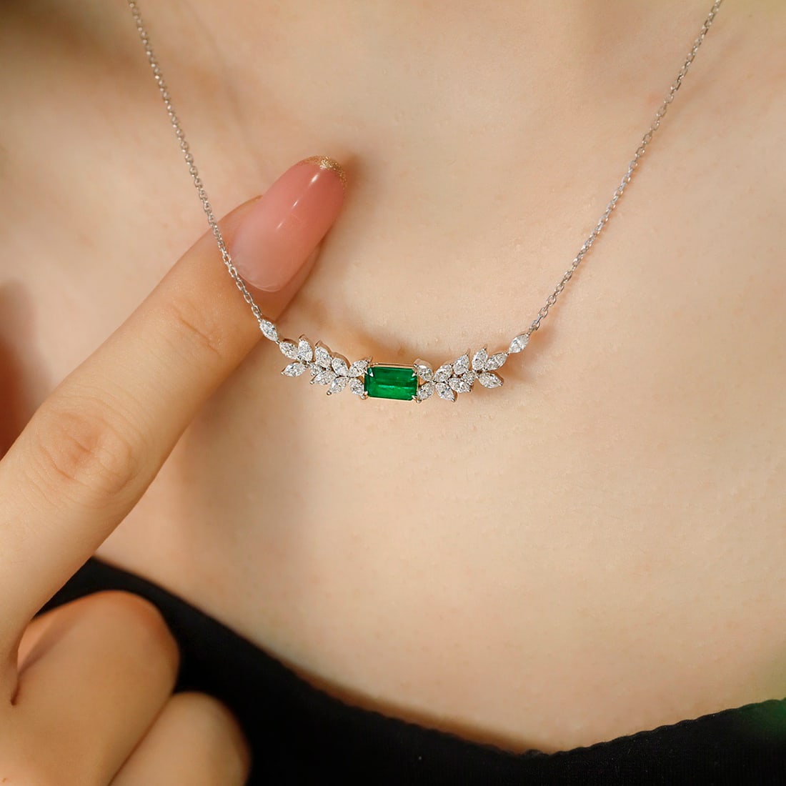 14k Gold 1.36 Ctw Vivid Green Natural Emerald & Diamond Necklace - 6