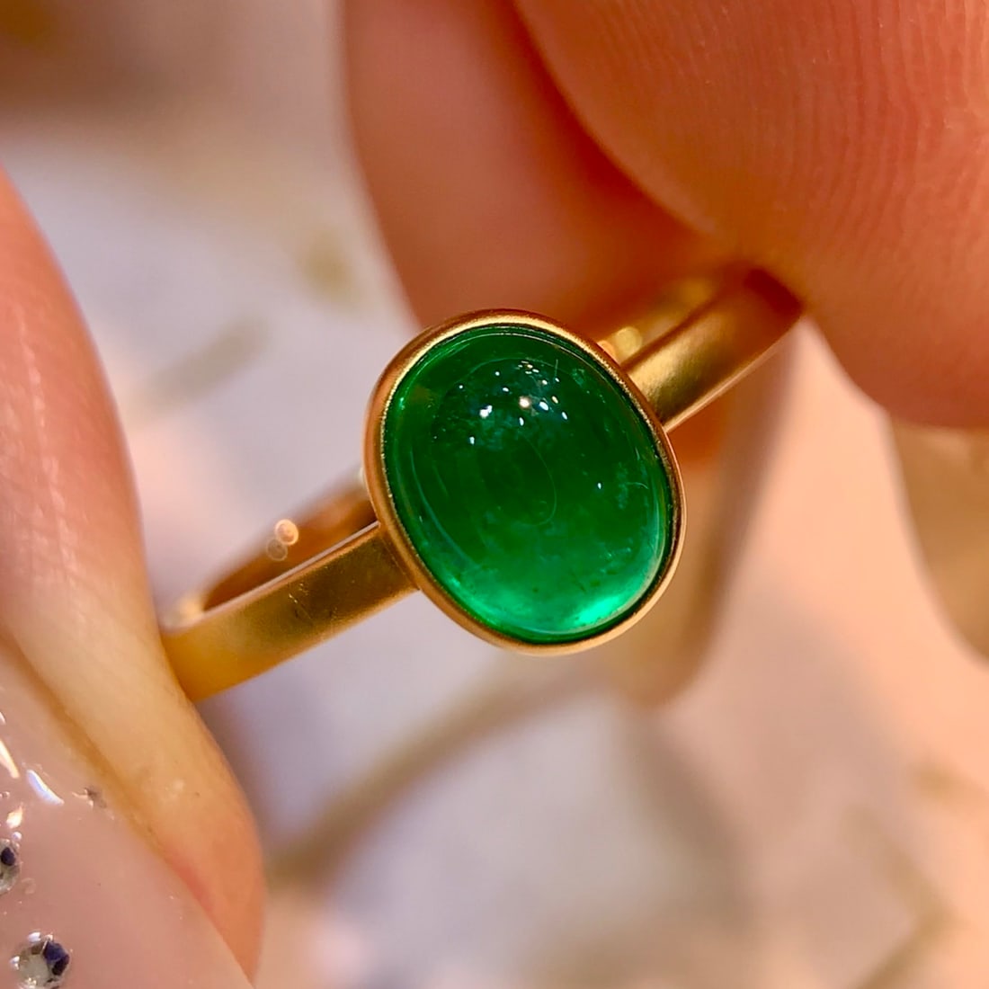 14k Gold 1.23 Ct Natural Emerald Ring: Ref:231128379 // gold content:14k gold // ring size:7. 25us // // main gemstone:emerald // shape:oval // carat weight:1. 23ct // color:green // treatment:natural // High Estimate: 5300Low Estimate: