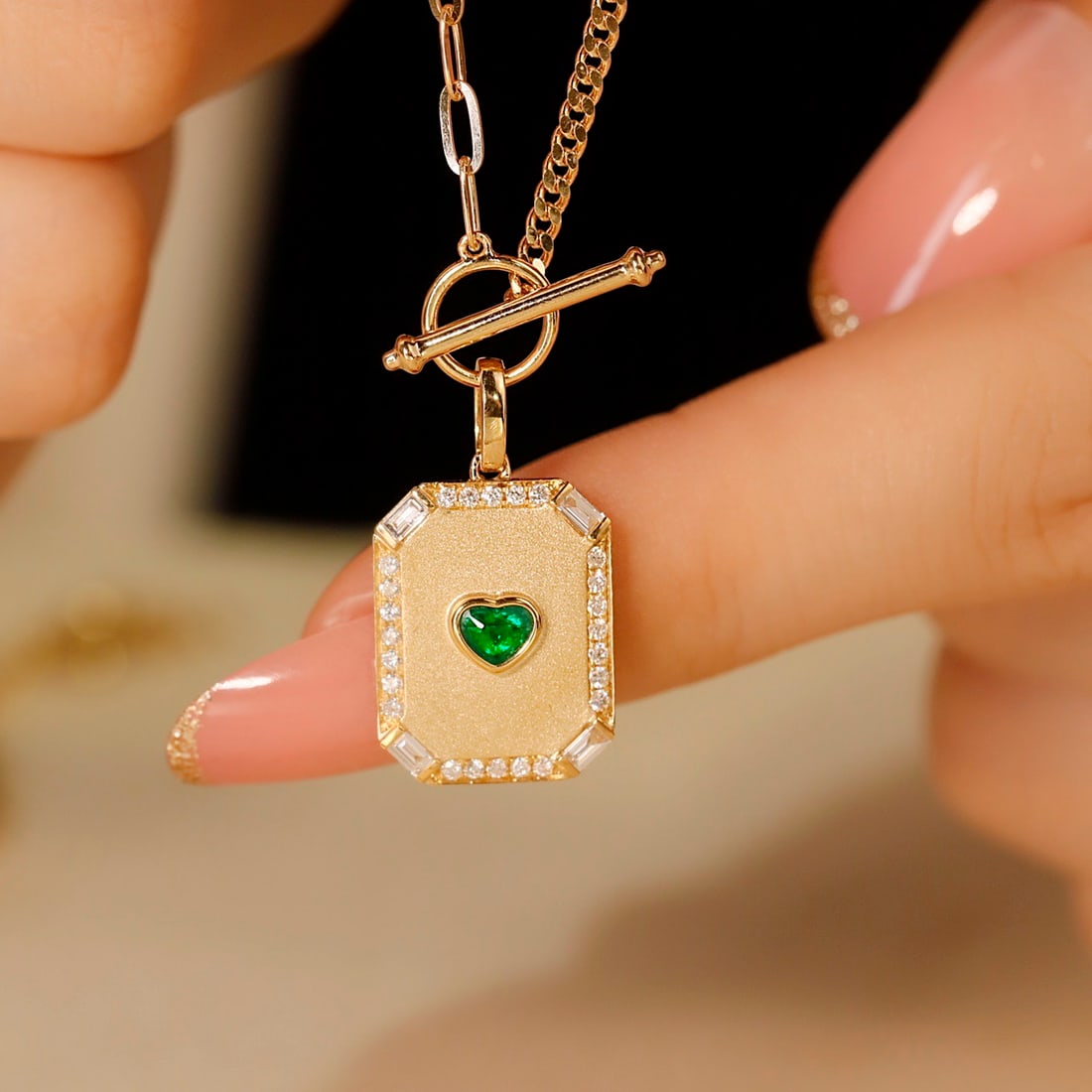 14k Gold 0.35 Ctw Vivid Green Natural Emerald & Diamond Necklace - 3