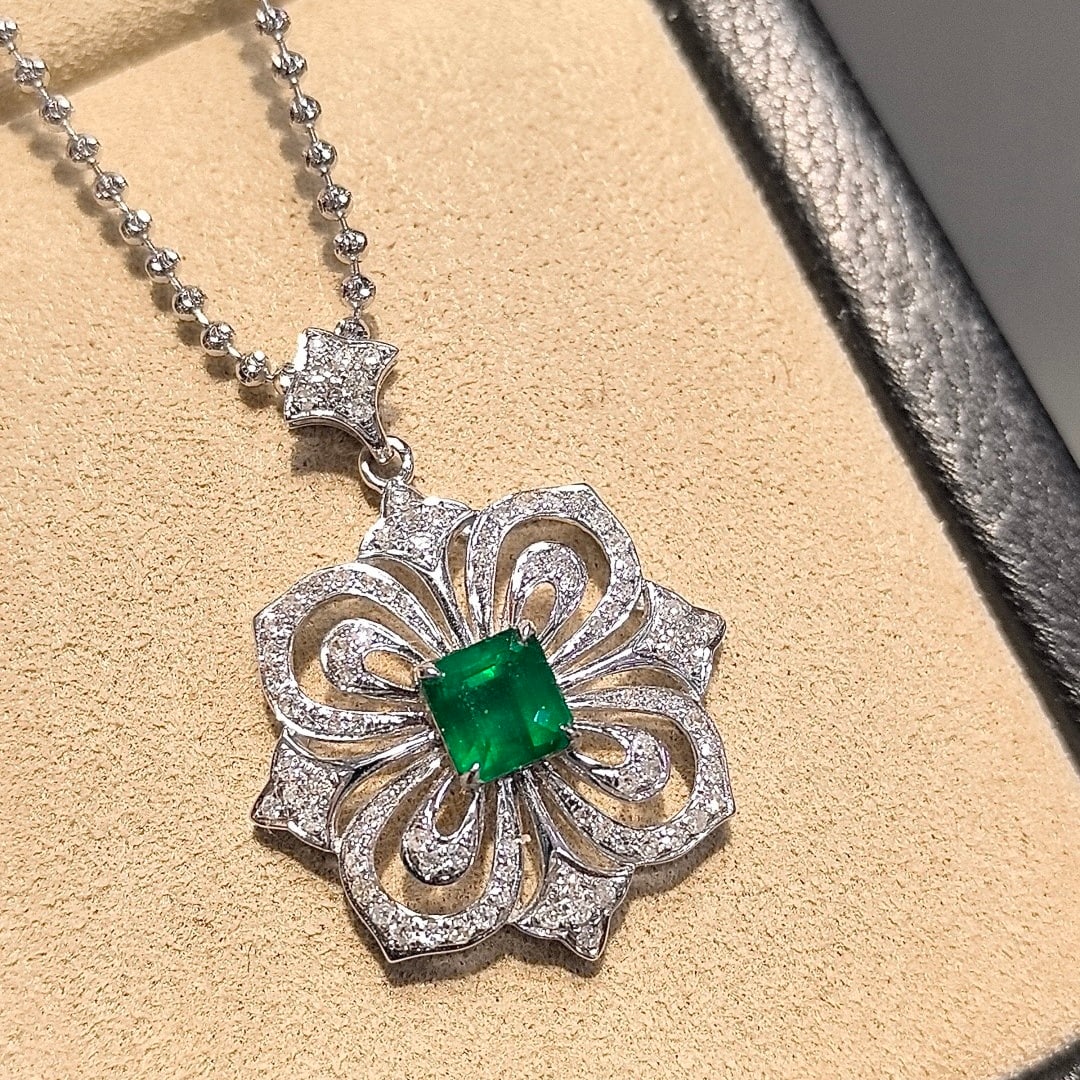 14k Gold 1.33 Ctw Vivid Green Natural Emerald & Diamond Pendant( Without Chain ) - 2