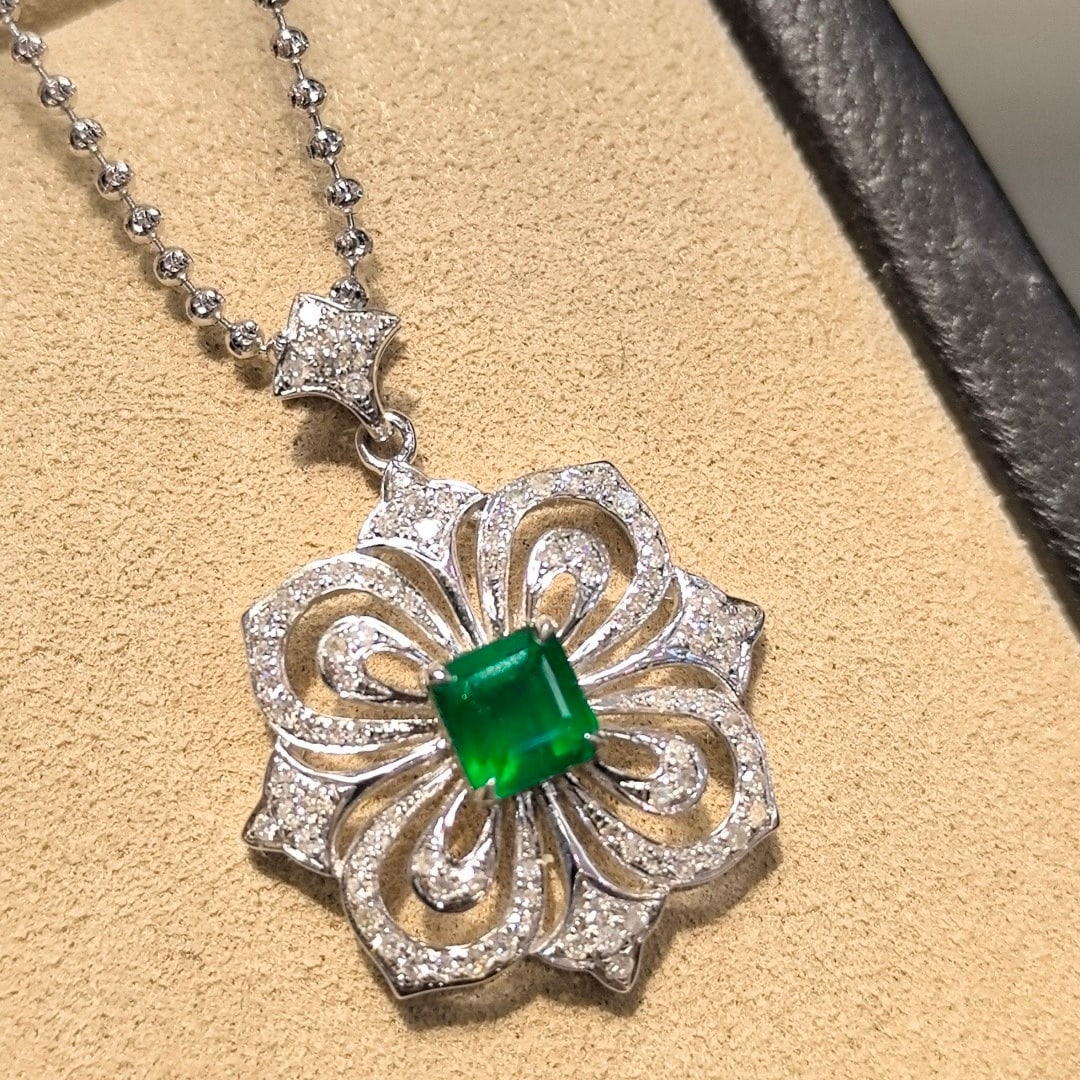 14k Gold 1.33 Ctw Vivid Green Natural Emerald & Diamond Pendant( Without Chain ) - 5