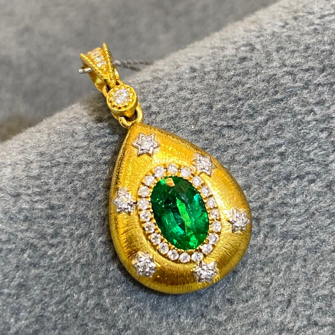 14k Gold 0.60 Ctw Vivid Green Natural Emerald & Diamond Pendant( Without Chain ) - 2