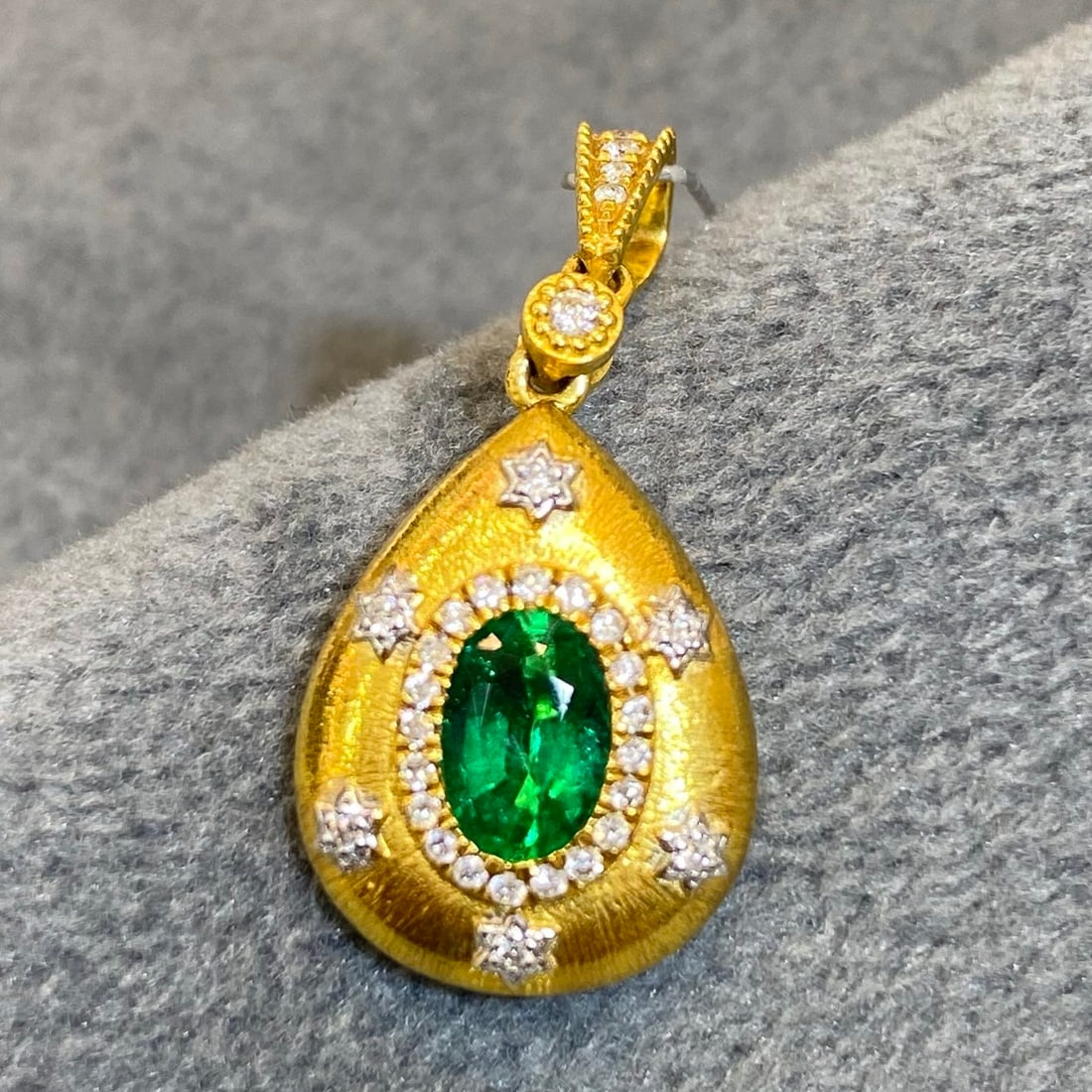 14k Gold 0.60 Ctw Vivid Green Natural Emerald & Diamond Pendant( Without Chain ) - 3