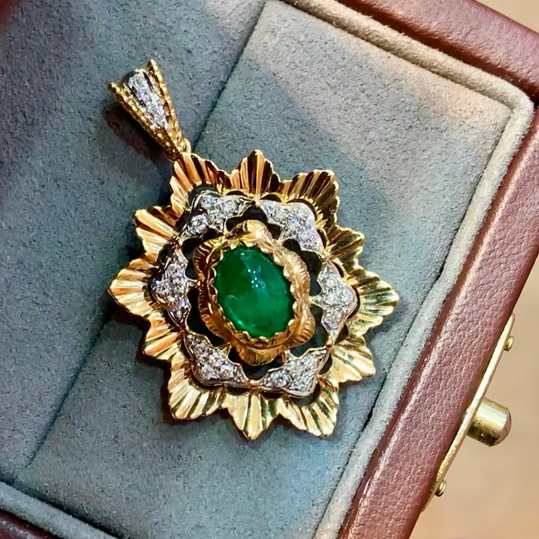 14k Gold 2.38 Ctw Vivid Green Natural Emerald & Diamond Pendant( Without Chain ) - 3