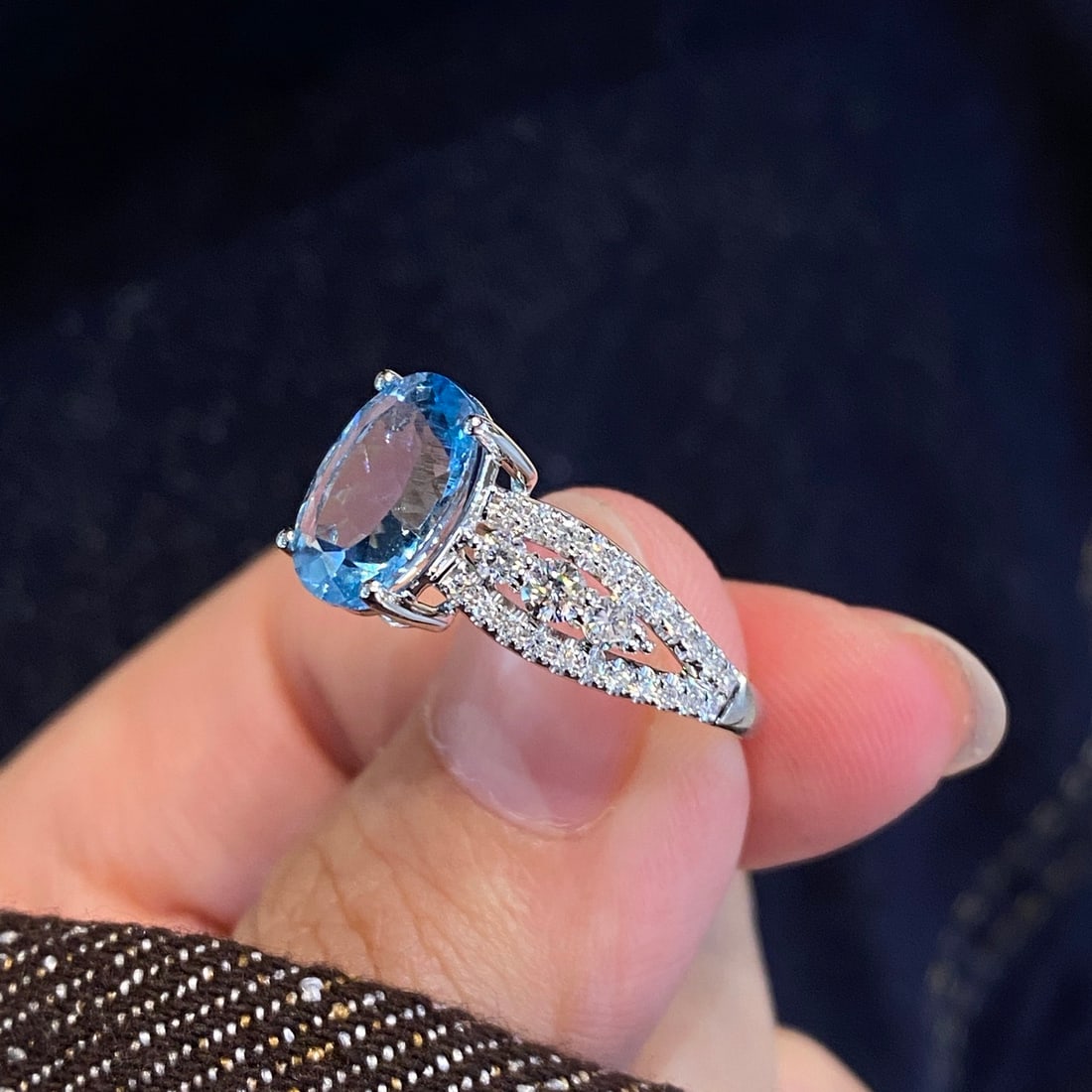 14k Gold 2.65 Ctw Natural Aquamarine & Lab Grown Diamond Ring: Ref:231128400 // gold content:14k gold // ring size:7. 25us // // main gemstone:aquamarine // shape:oval // carat weight:2. 15ct // color:santa maria color // treatment:natural // // adjacent gemstone