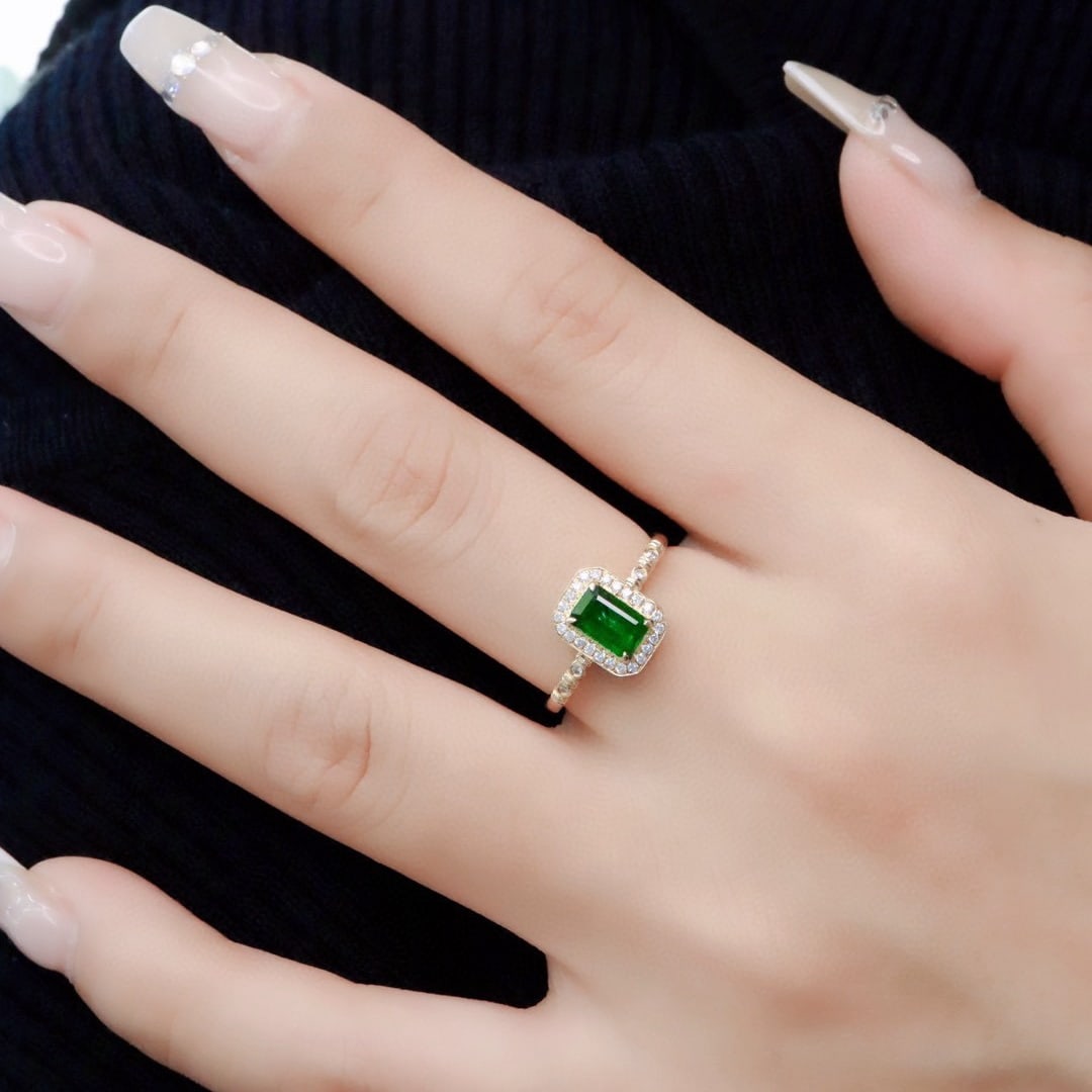 14k Gold 0.82 Ctw Vivid Green Natural Emerald & Diamond Ring - 5