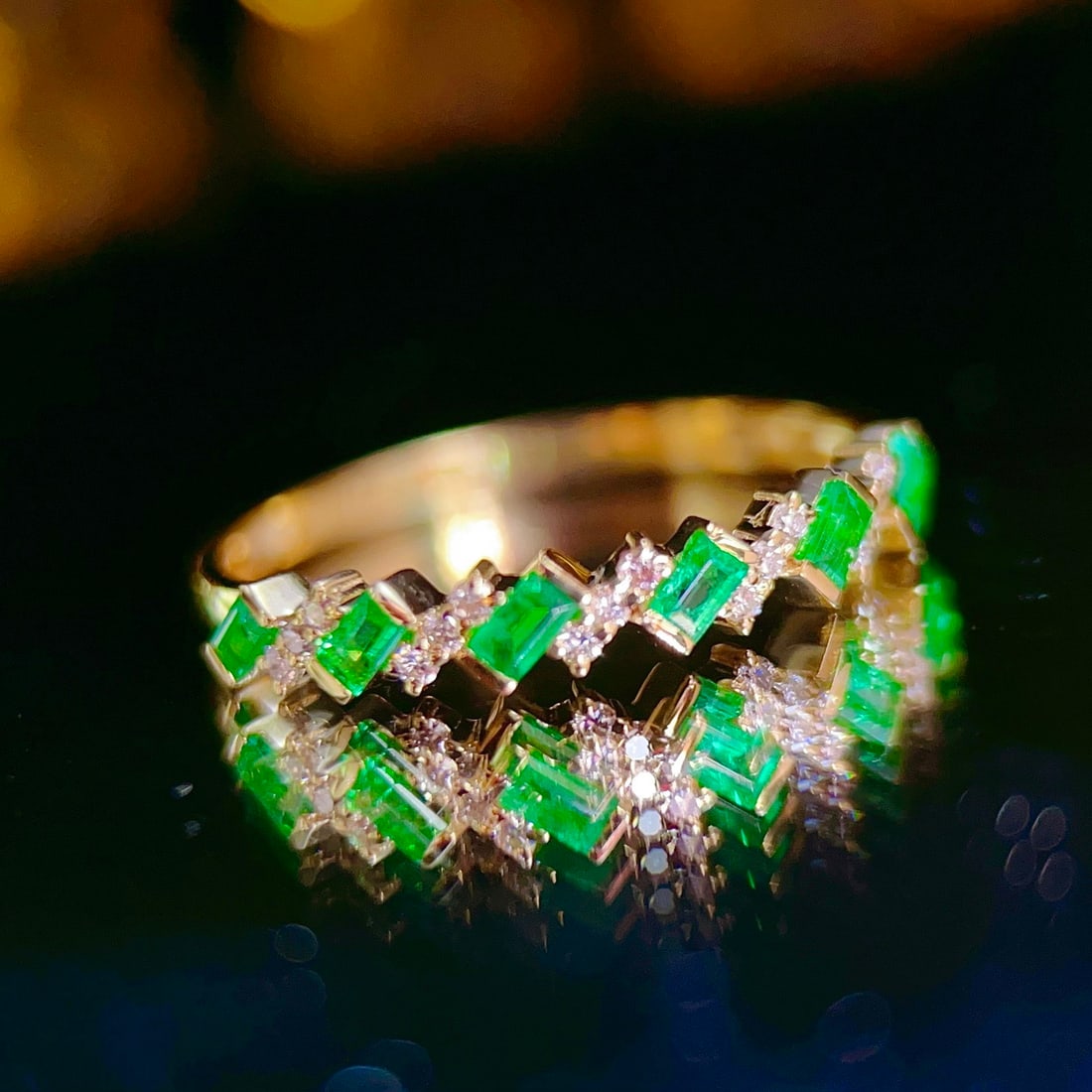 14k Gold 0.27 Ct Natural Emerald & Diamond Ring: Ref:231128404 // gold content:14k gold // ring size:7. 25us // // main gemstone:emerald // shape:rectangle // carat weight:0. 27ct // color:green // treatment:natural // // adjacent gemstone 2 :